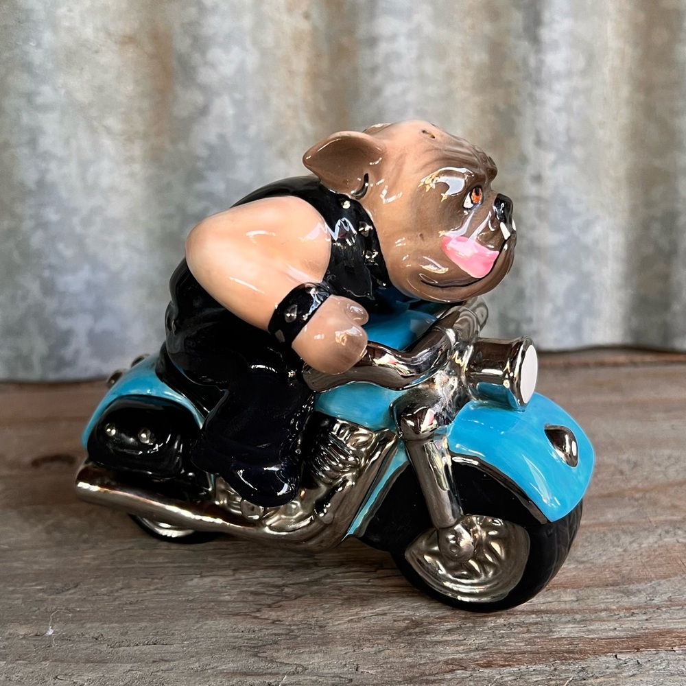Vintage clay art Bulldog Salt & Pepper Shaker Set
